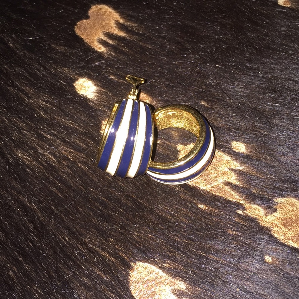 Clip on earrings vintage